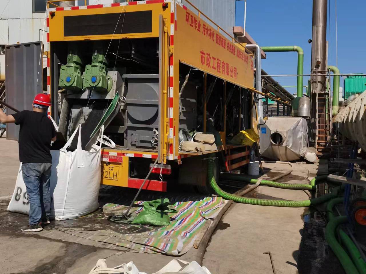 南丹淤泥压干处理